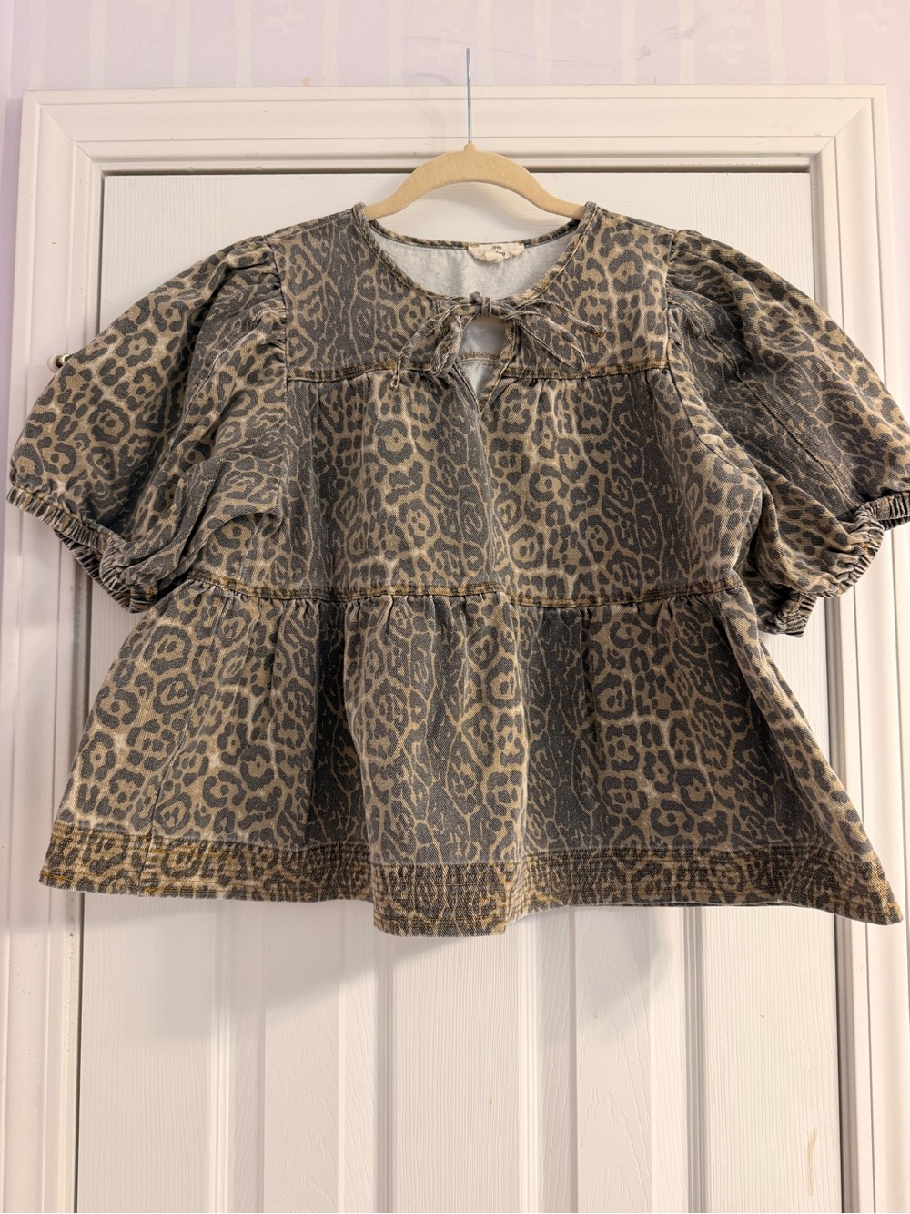 entro Leopard Print Puff Sleeve Blouse 
Size: Large